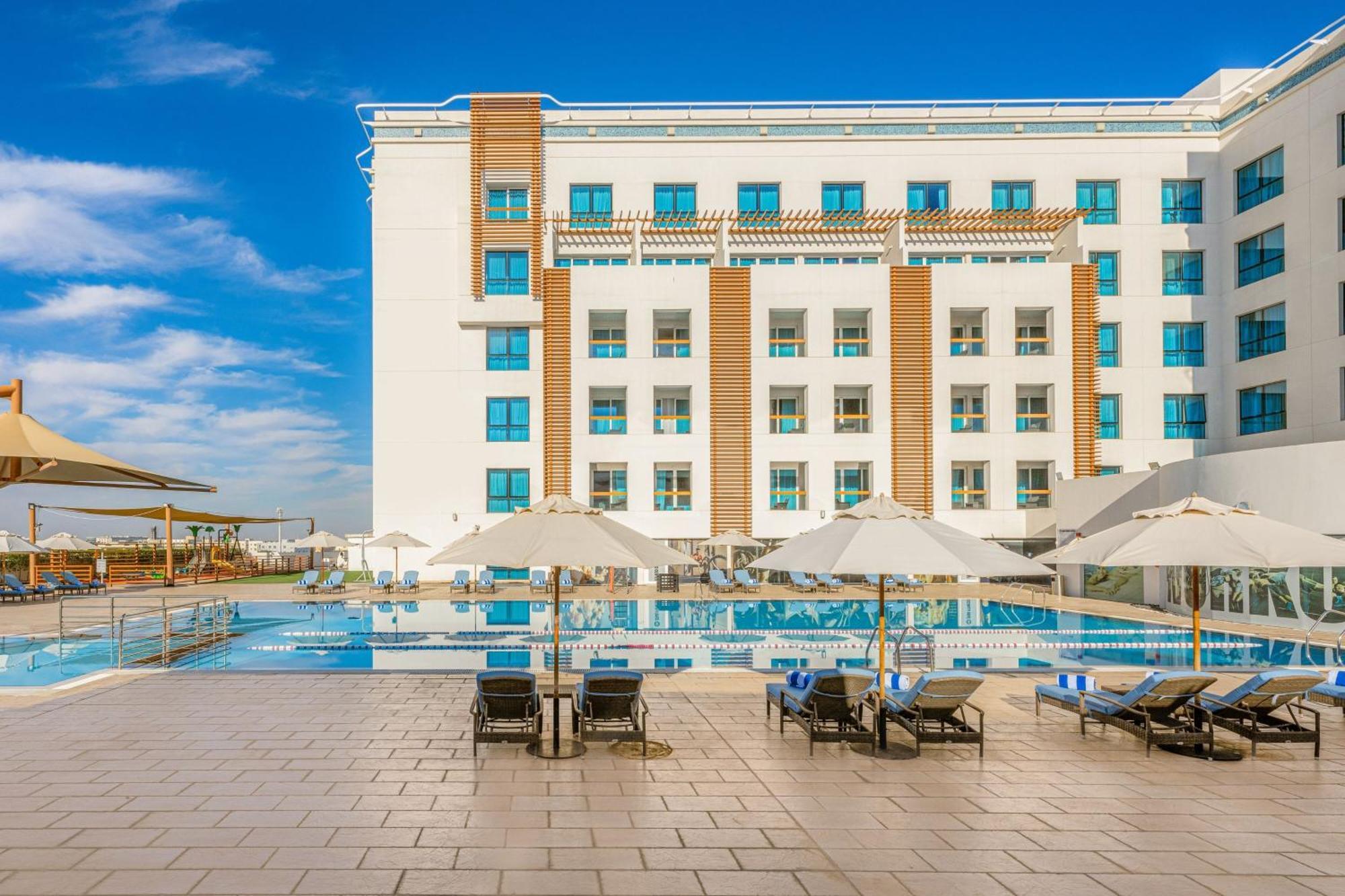 Four Points By Sheraton Аль-Айн Экстерьер фото The hotel's pool