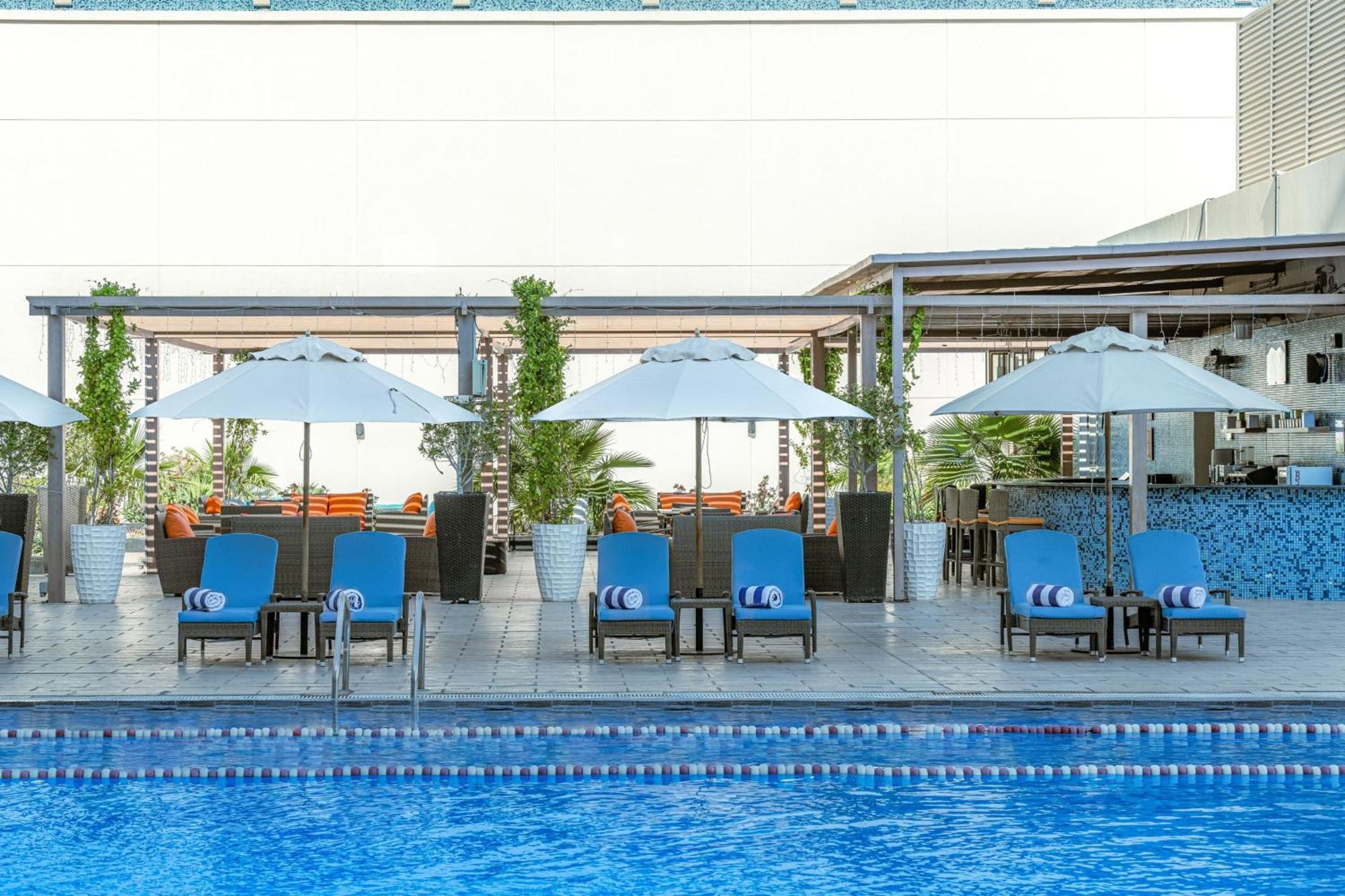 Four Points By Sheraton Аль-Айн Экстерьер фото The pool at the hotel