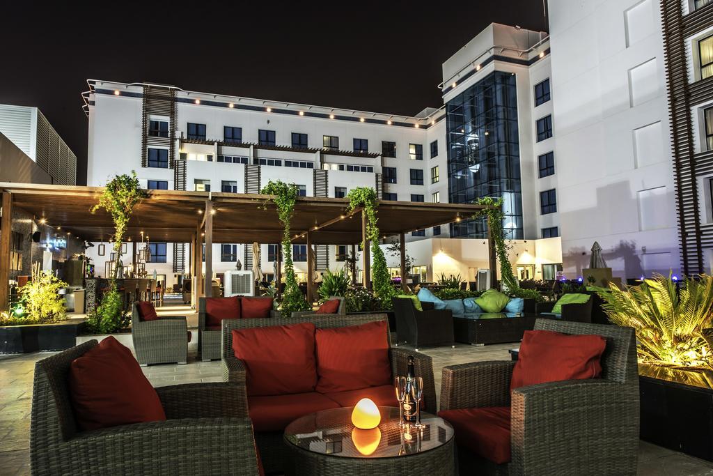 Four Points By Sheraton Аль-Айн Экстерьер фото The hotel's rooftop lounge